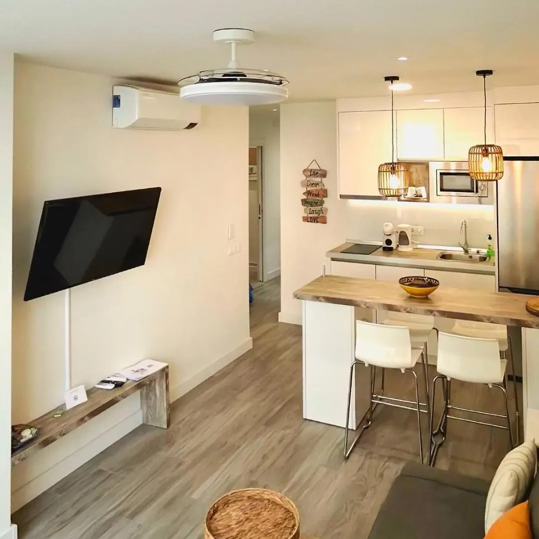 Sea View 2Br Beachfront & Cozy Balcony Marbellac
