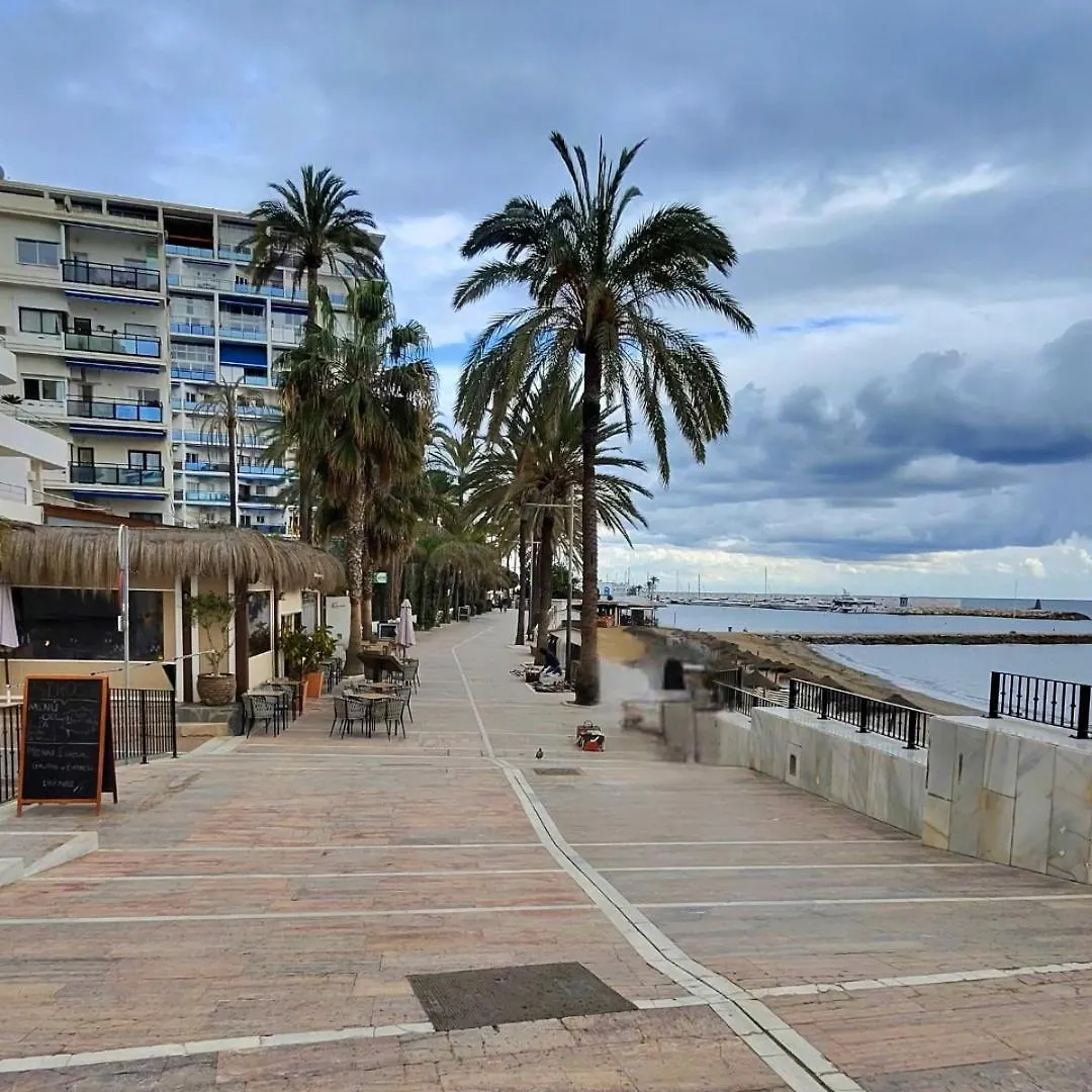 Sea View 2Br Beachfront & Cozy Balcony Marbellac Appartement